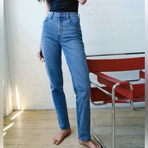 Abercrombie & Fitch The ‘90s Slim Straight 
 ultra High Rise